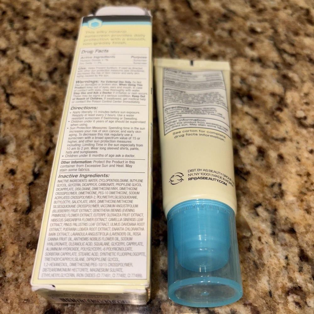 Bliss Block Star SPF 30 Daily Tinted Mineral Sunscreen with Zinc Oxide - All... - Picture 3 of 4